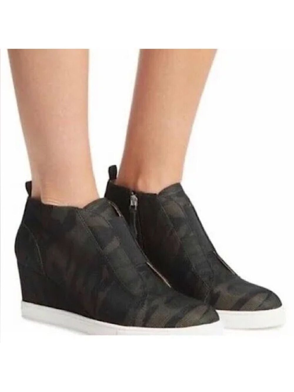 Linea Paolo Felicia Black and Gray Camo Wedge Sneakers Sz 7M